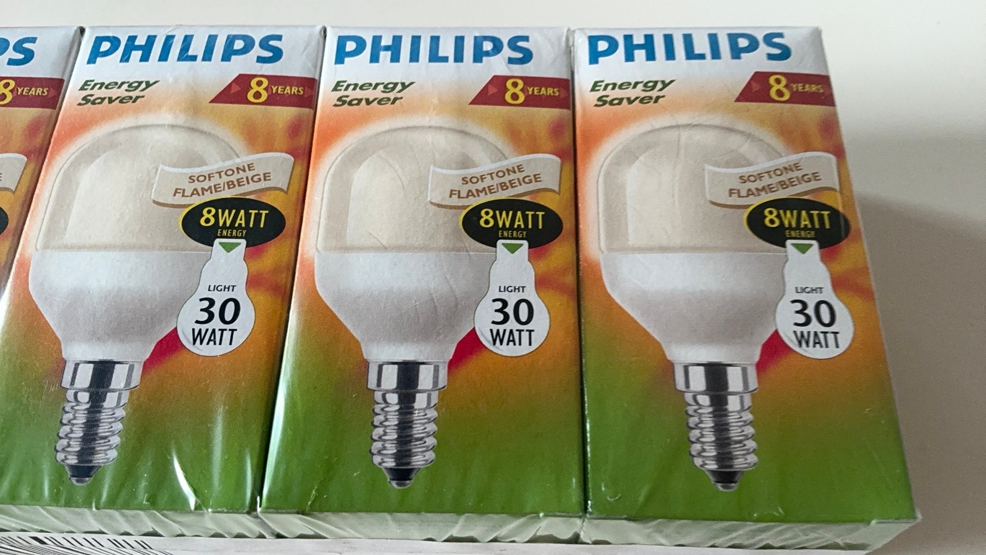 Philips 8 watt equivalent 30 watt softone E 14, Huis en Inrichting, Lampen | Losse lampen, Minder dan 30 watt, Soft of Flame, E14 (klein)