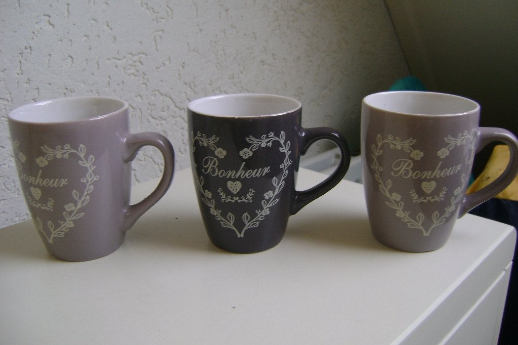 3 grijze koffiebekers licht en donker grijs met tekst, Zo goed als nieuw, Overige stijlen, Aardewerk, Mok
