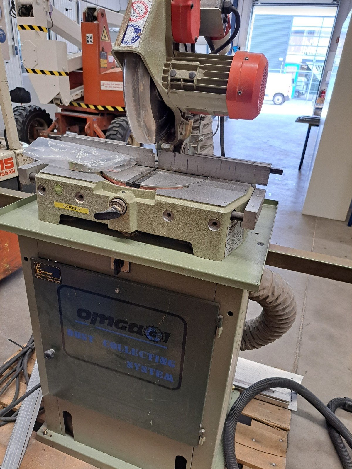 afkortzaag, Doe-het-zelf en Verbouw, Gereedschap | Zaagmachines, Ophalen of Verzenden, 1200 watt of meer, Afkortzaag, 30 tot 70 mm