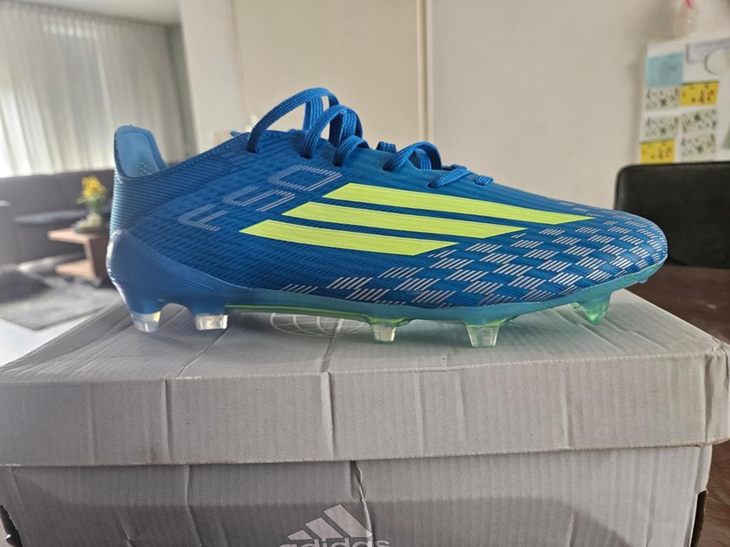 Adidas F50 Voetbalschoenen - Maat 43, Sport en Fitness, Ophalen of Verzenden, Nieuw, Schoenen