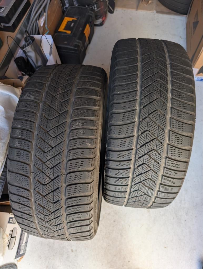 2x Pirelli Sottozero 3 Winterbanden 235/35 R20, Gebruikt, 235 mm, Band(en), Personenwagen