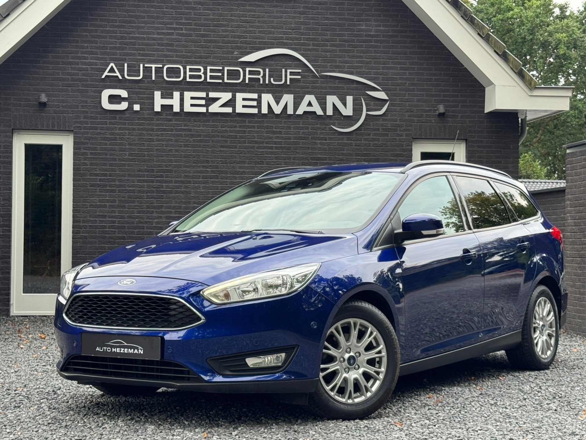 Ford Focus Wagon 1.0 Titanium 125PK Navigatie Stoelverwarmin, Stof, Zwart, Blauw, Origineel Nederlands