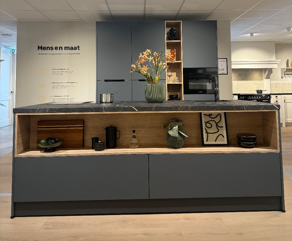Showroomkeuken moet weg, Overige typen, Ophalen of Verzenden, Zo goed als nieuw, Kunststof