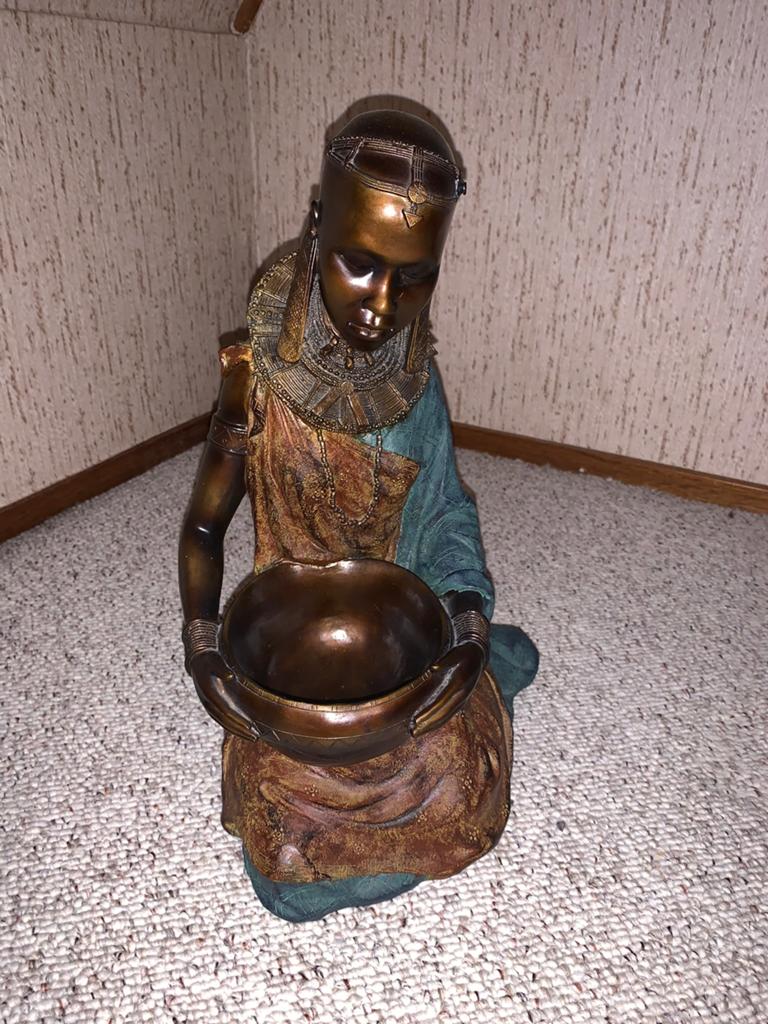 Afrikaans Beeld Vrouw met Schaal - 45 cm Hoog, Ophalen of Verzenden