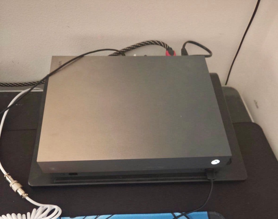 Xbox one x Limited Edition, Ophalen, Met games, Zo goed als nieuw, 1 TB