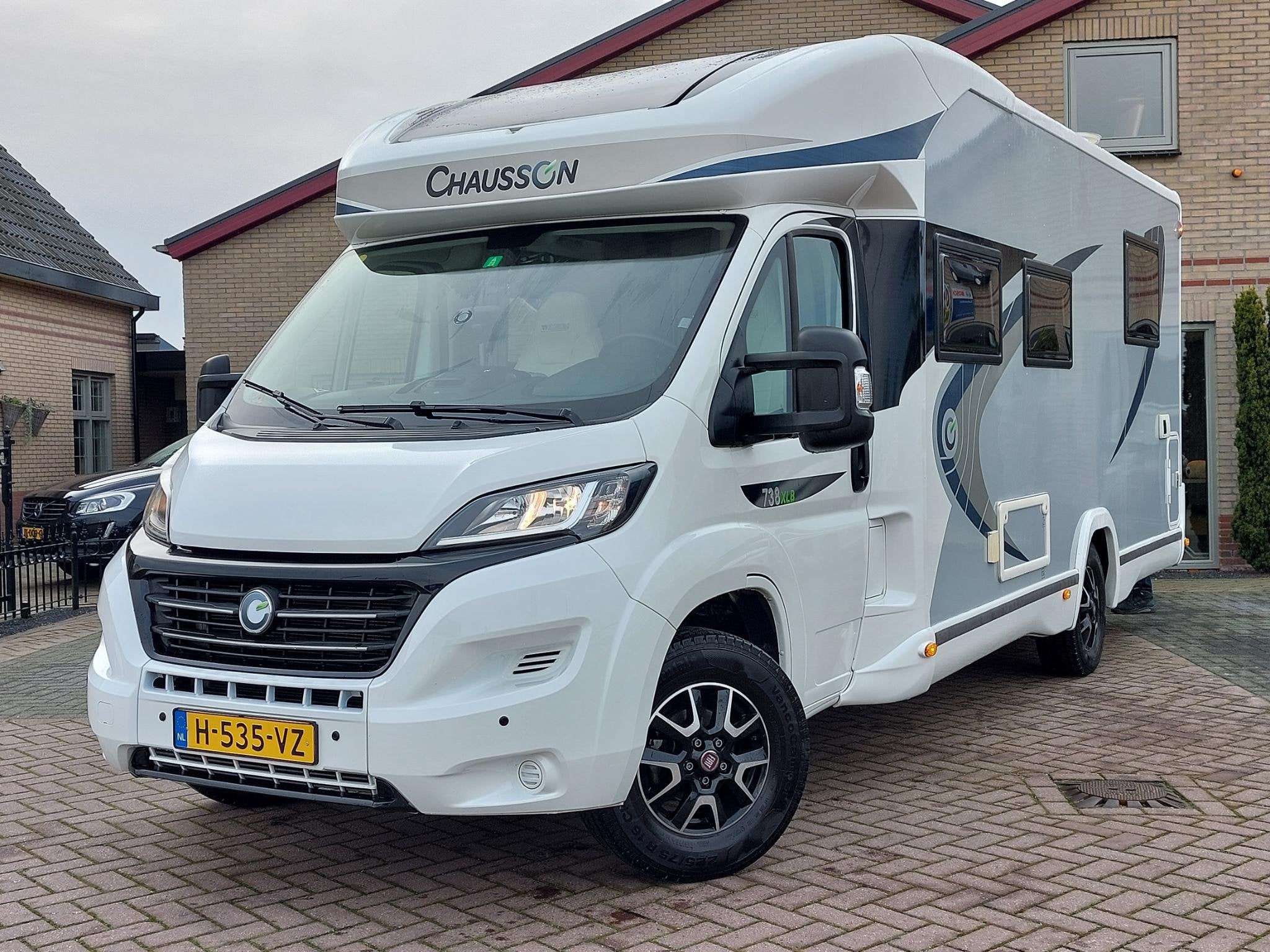 Chausson 738 XLB | 2x Airco | Queensbed | 4-persoons, Integraal, Tot en met 2, Elektrische ramen, Rondzit