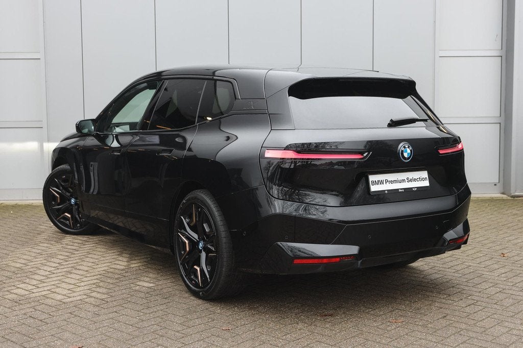 BMW iX xDrive40 High Executive / Sportpakket / Panoramadak S, Auto's, BMW, Gebruikt, Met garantie (alle), 24 min, Automatische klimaatregeling