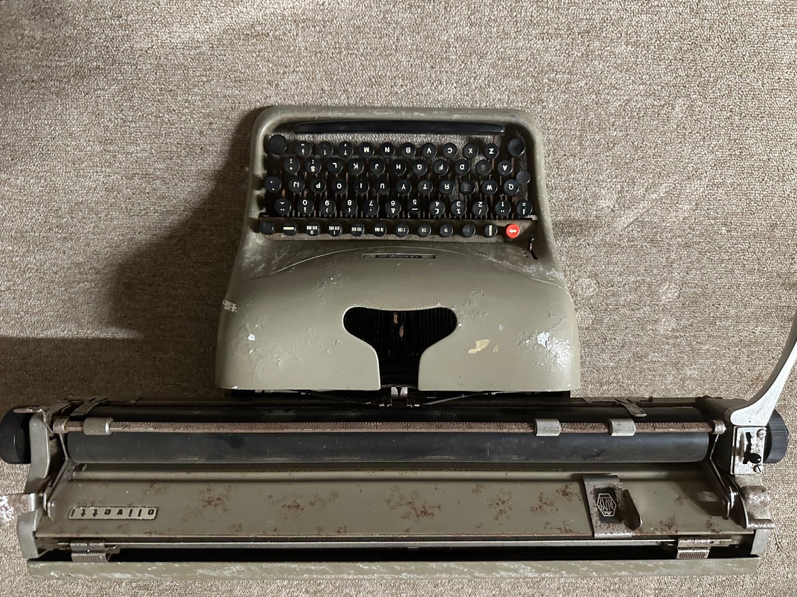 Oude olivetti type machine, Antiek en Kunst, Ophalen