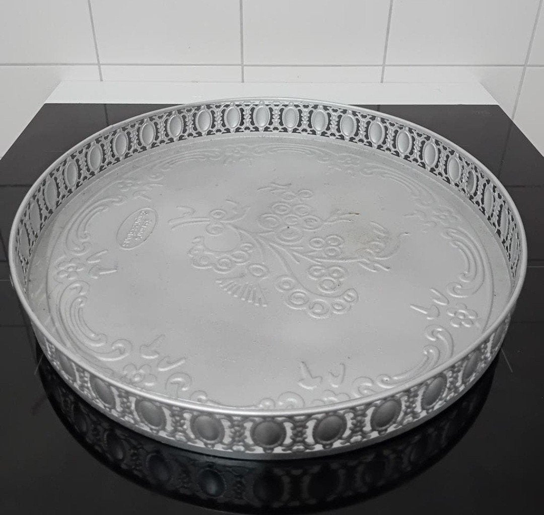 Prachtige Grote Metaal Dienblad Zilver. Ø: 40 x 5 H., Huis en Inrichting, Woonaccessoires | Dienbladen, Ophalen, Zo goed als nieuw