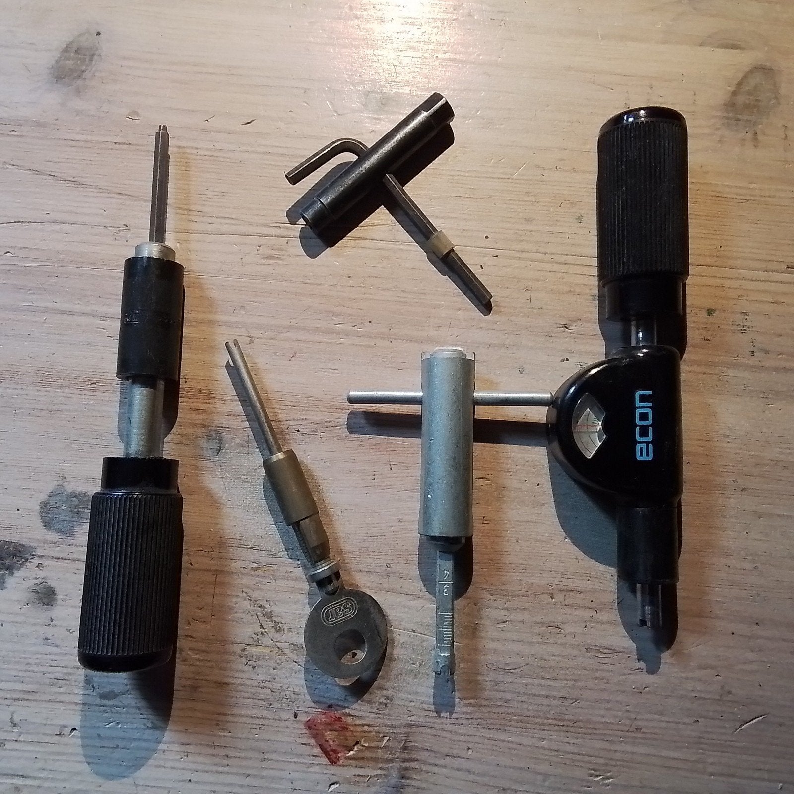 Oude inregelsleutel voor diverse fabr.Rad.kranen-voetventiel, Ophalen of Verzenden
