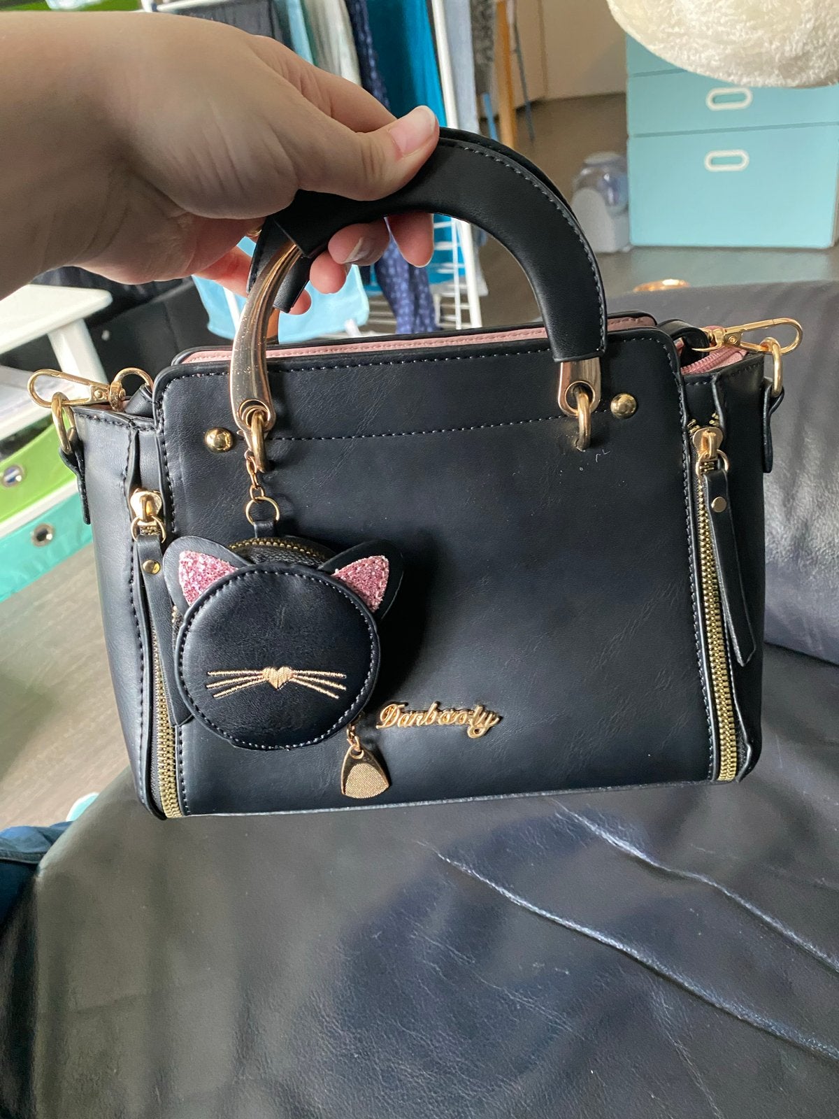 Zwarte handtas met kattenhangertje, Ophalen of Verzenden, Zo goed als nieuw, Zwart, Handtas