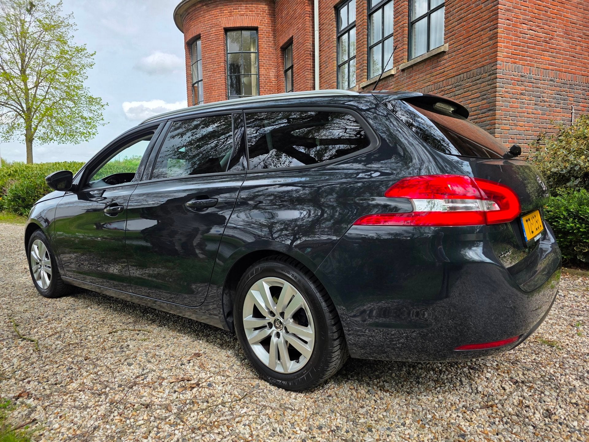 Peugeot 308 SW 1.2 PureTech Blue Lease Executive, Voorwielaandrijving, Gebruikt, Euro 6, 1199 cc