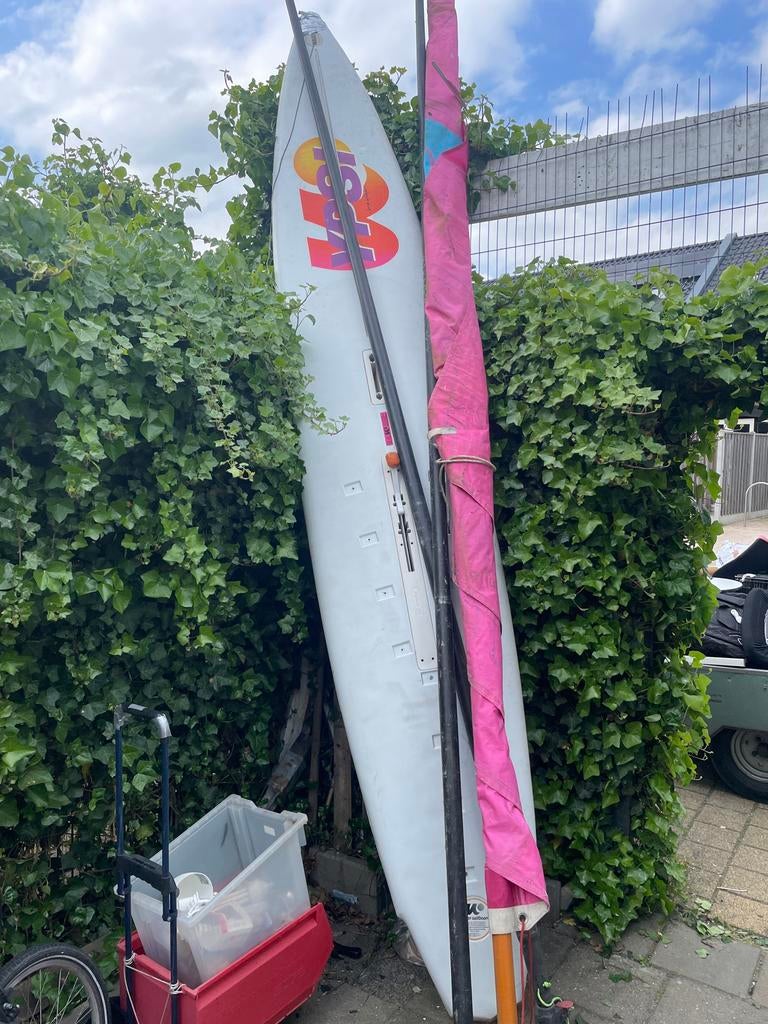 Beginners windsurfplank met zeil en mast, Ophalen, Gebruikt, 3 tot 6 meter, Minder dan 15 m²