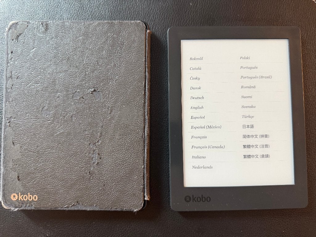 E-Reader KOBO Aura H2O N266 + Cover, Gebruikt, KOBO., Ophalen of Verzenden, 4 GB of minder