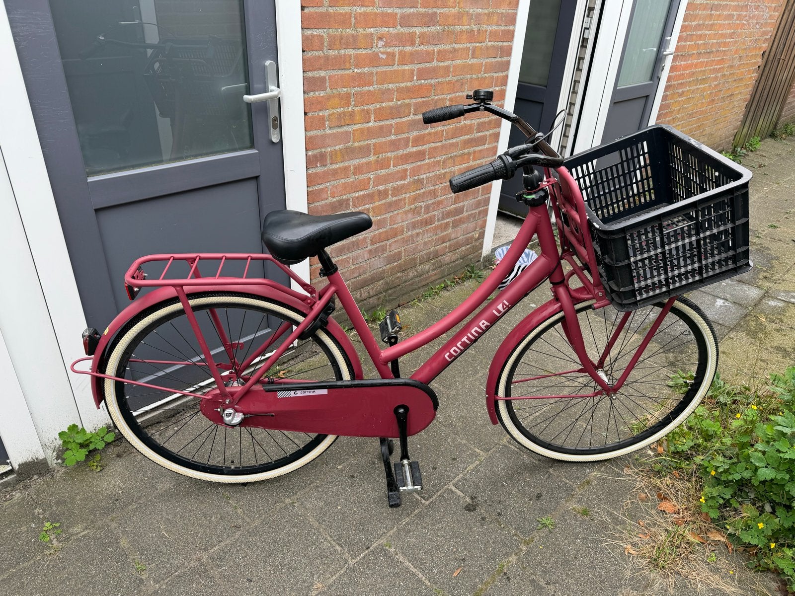 Foto 2 van Cortina U4 Transportfiets Framboos