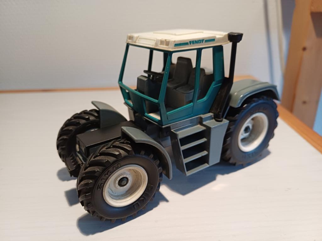 Britains Siku Fendt Xylon 524, Ophalen of Verzenden, Zo goed als nieuw, Tractor of Landbouw, Britains