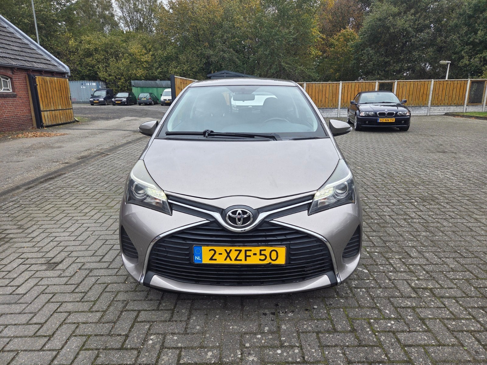 Toyota Yaris 1.0 16V Vvti 3DR 2014 Airco! Camera! Nw Apk!, Auto's, Voorwielaandrijving, 40 €/maand, Euro 6, Bruin