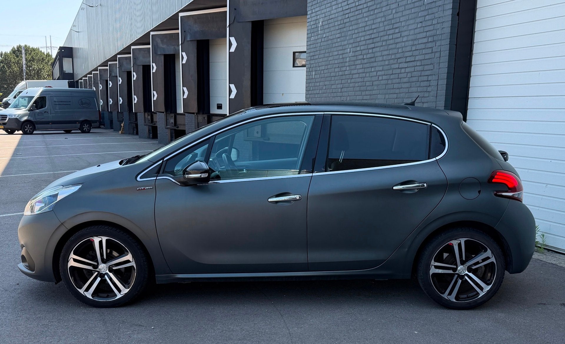Peugeot 208 1.2 PureTech GT-line PANO/LEDER/CARPLAY/CAMERA/C, Voorwielaandrijving, Leder en Stof, 23 km/l, Origineel Nederlands