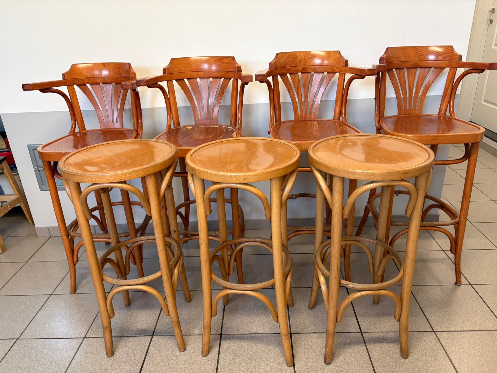 Barkrukken Thonet 7 stuks, Huis en Inrichting, Barkrukken, Ophalen, Met voetsteun, 60 tot 90 cm, Hout