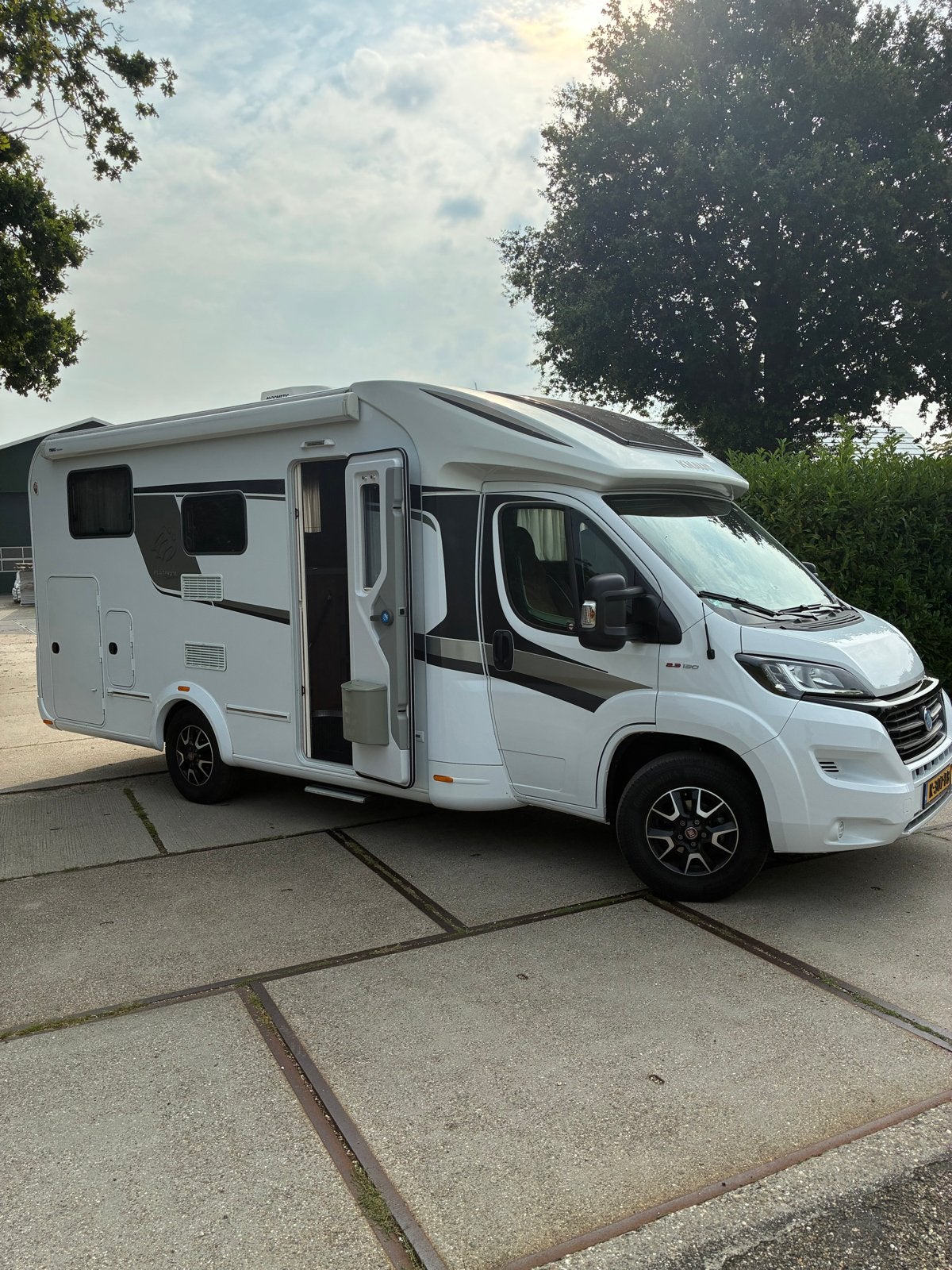 Knaus Sun Ti 650 MEG Platinum Camper 29000KM !!, Standaard zit, Ringverwarming, Fiat, 6 tot 7 meter