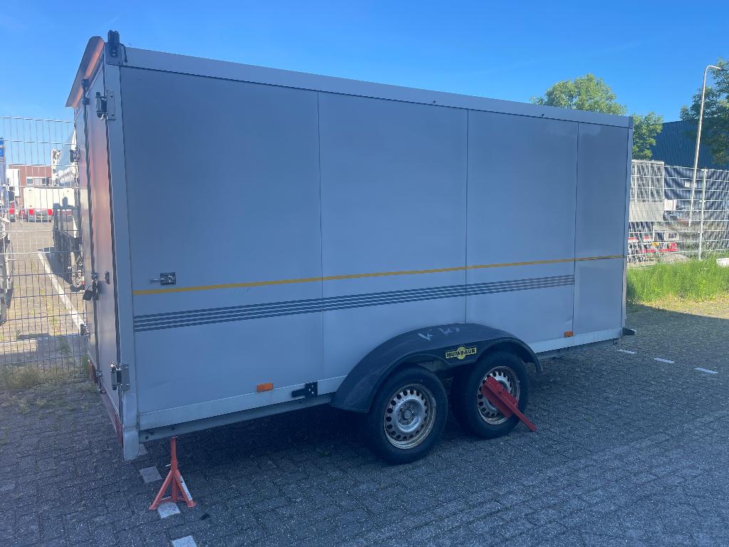 Grote gesloten trailer huren: 13 m³/oprijplaten/rijbewijs B, Diensten en Vakmensen, Aanhangwagen