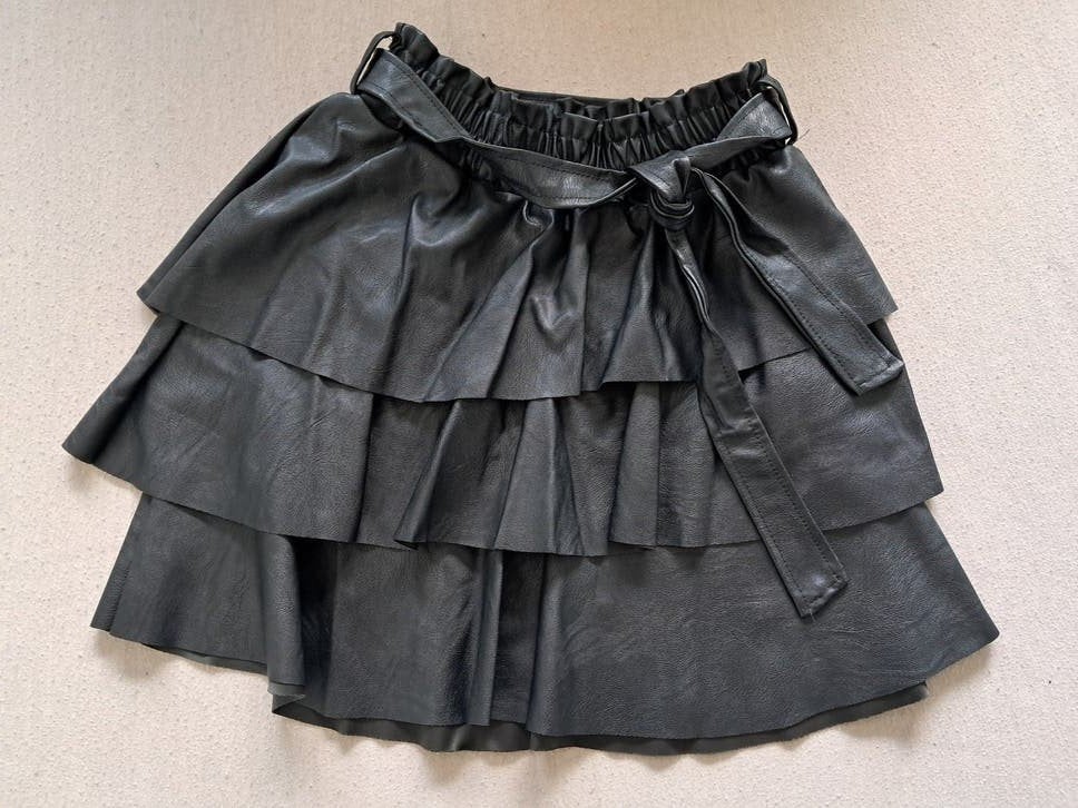 Nieuwe zwarte nepleren rok met ruches - Maat M, Kleding | Dames, Maat 38/40 (M), Zwart, Ophalen of Verzenden, Zo goed als nieuw