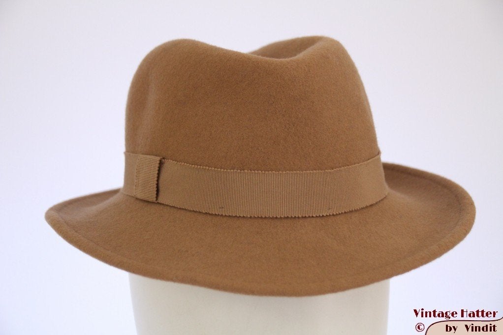 Vintage Dames gleufhoed Mayser beige bruin 55 = S tot XS, Kleding | Dames, Mayser, 55 cm (S, 6⅞ inch) of minder, Hoed, Ophalen of Verzenden