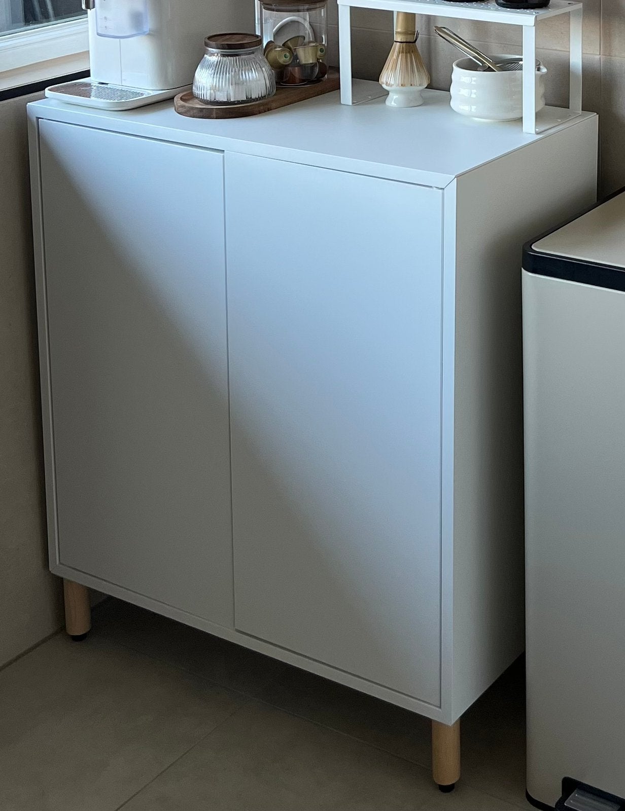 ikea EKET kast met 2 deuren en 4 poten moet VOOR 16 AUG WEG, Ophalen, Zo goed als nieuw