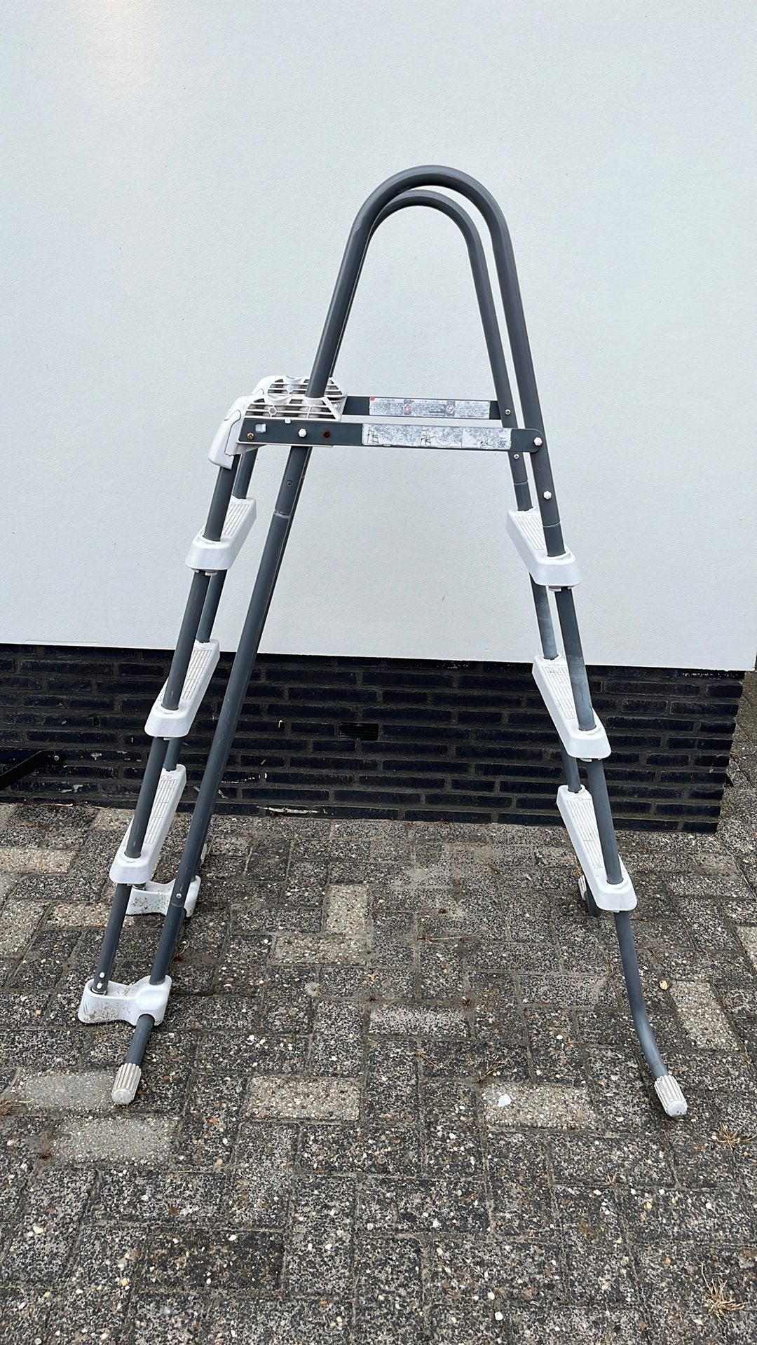Zwembad trap, Ophalen, Gebruikt