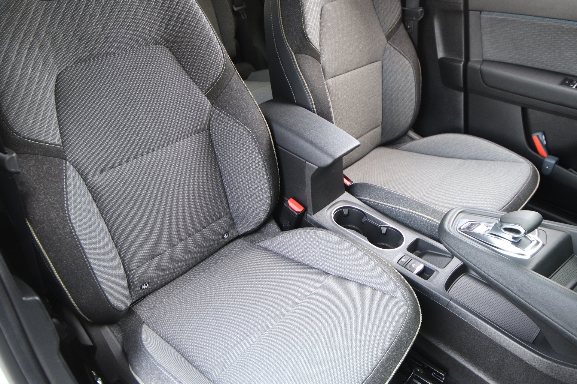 Mitsubishi ASX 1.6 HEV AT First Edition NL-Auto, Zwart dak,, Auto's, Stof, Gebruikt, 4 cilinders, Wit