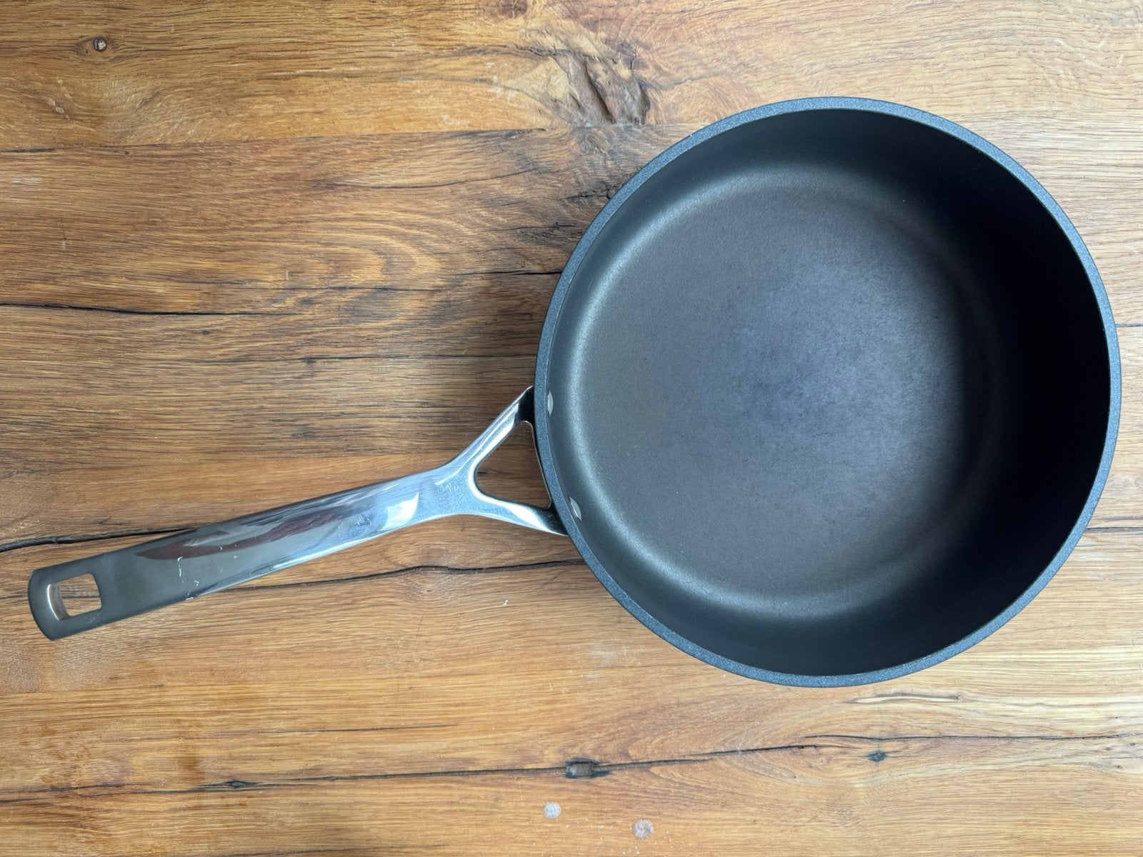 Le Creuset Les Forgées hapjespan 24cm, Huis en Inrichting, Keuken | Potten en Pannen, Gebruikt, Ophalen of Verzenden, Rvs, Keramische plaat