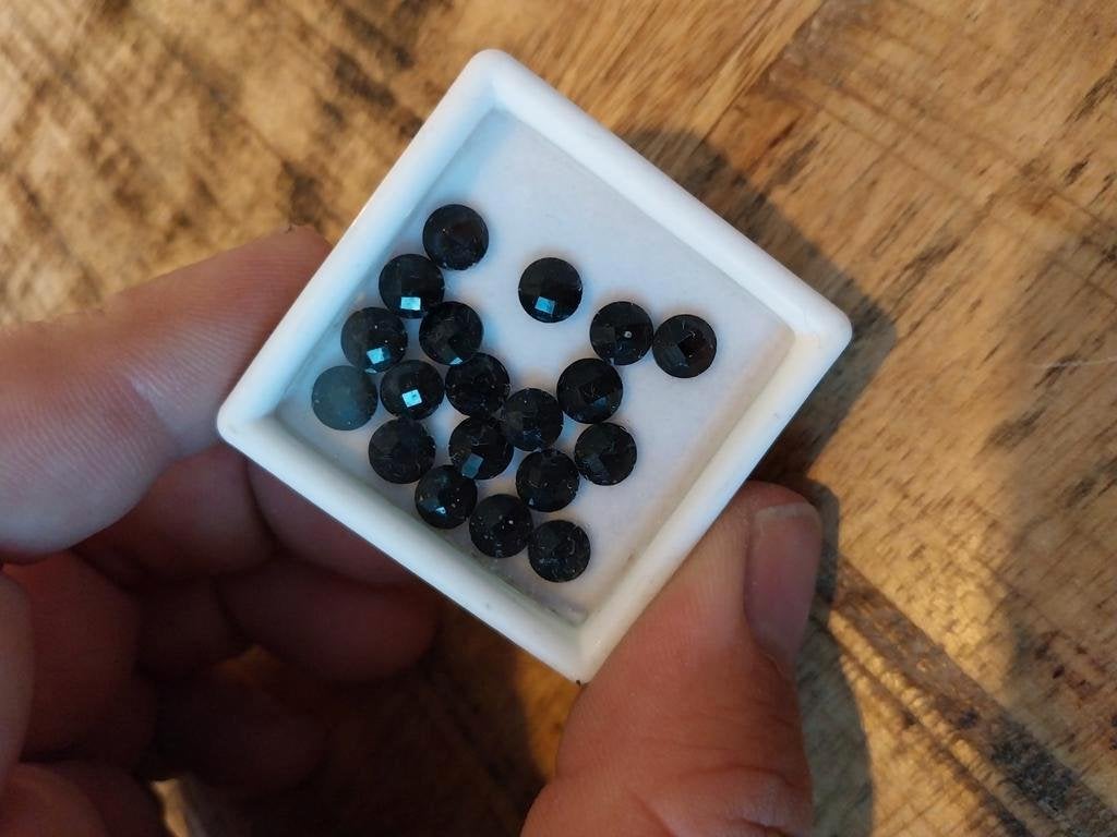 Lot met facet geslepen zwarte spinel, Ophalen of Verzenden