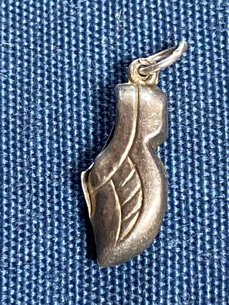 Zilveren bedel hanger bijzondere klomp voor bedelarmband, Ophalen of Verzenden, Zo goed als nieuw, Overige kleuren, Zilver