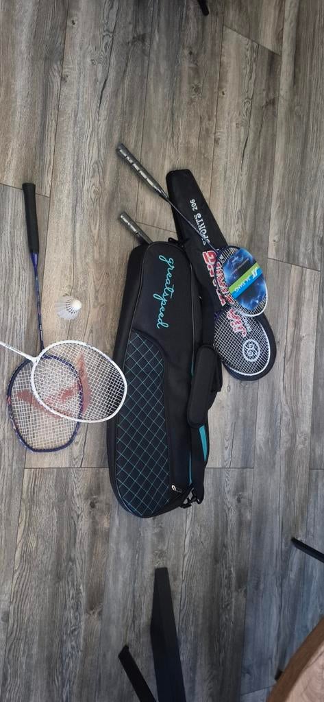 Badmintonrackets 2 tot 4 stuks  en tas te koop, Sport en Fitness, Badminton, Ophalen of Verzenden, Zo goed als nieuw, Racket(s)