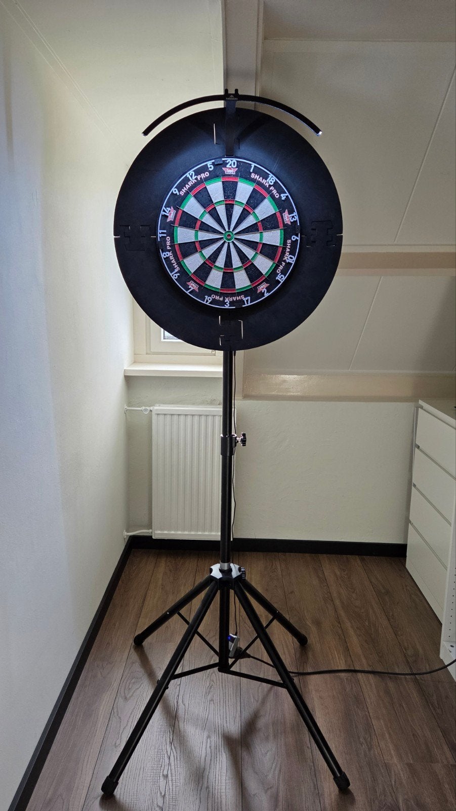 Dartbord + standaard + verlichting (complete setup), Ophalen, Zo goed als nieuw, Dartbord
