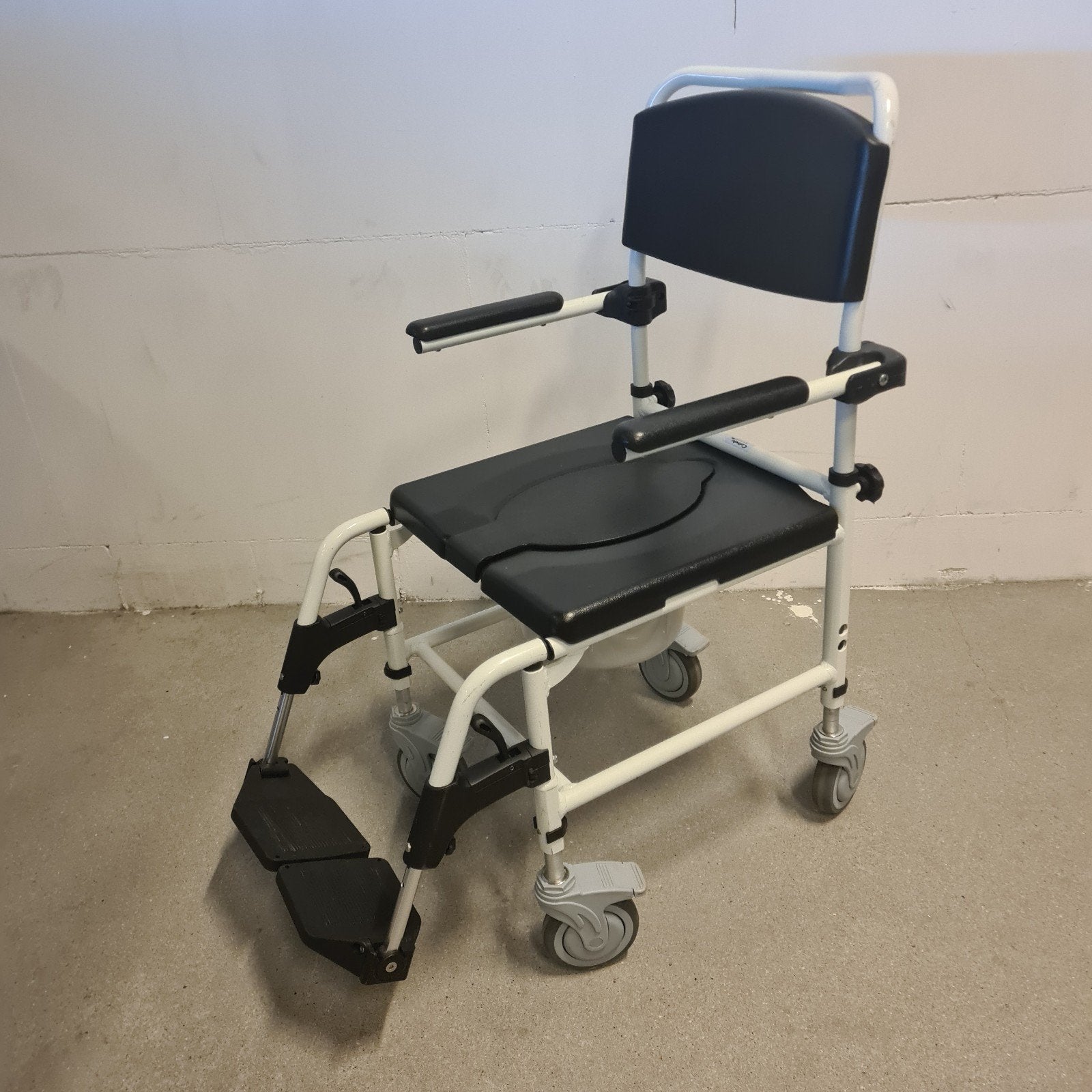 Douchestoel / postoel op wielen NIEUW, Ophalen