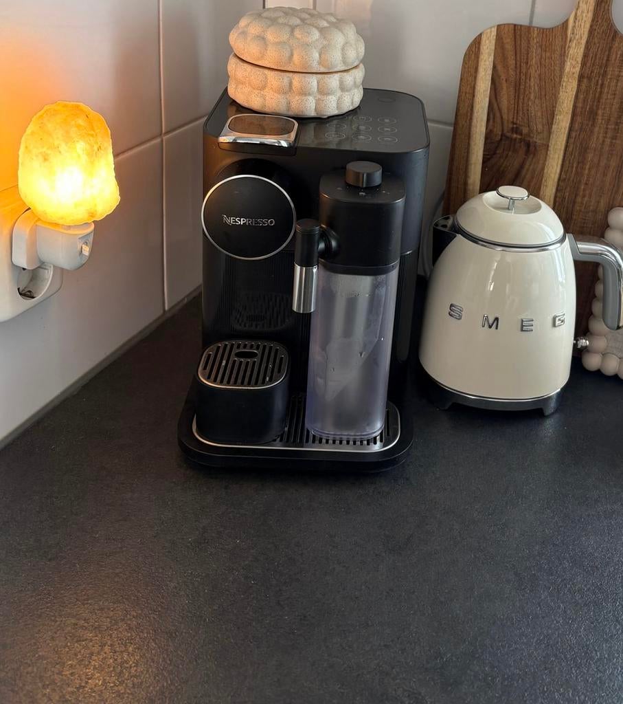 Nespresso Gran Lattissima, Witgoed en Apparatuur, Koffiezetapparaten, Koffiepads en cups, Gebruikt, Koffiemachine, Ophalen of Verzenden