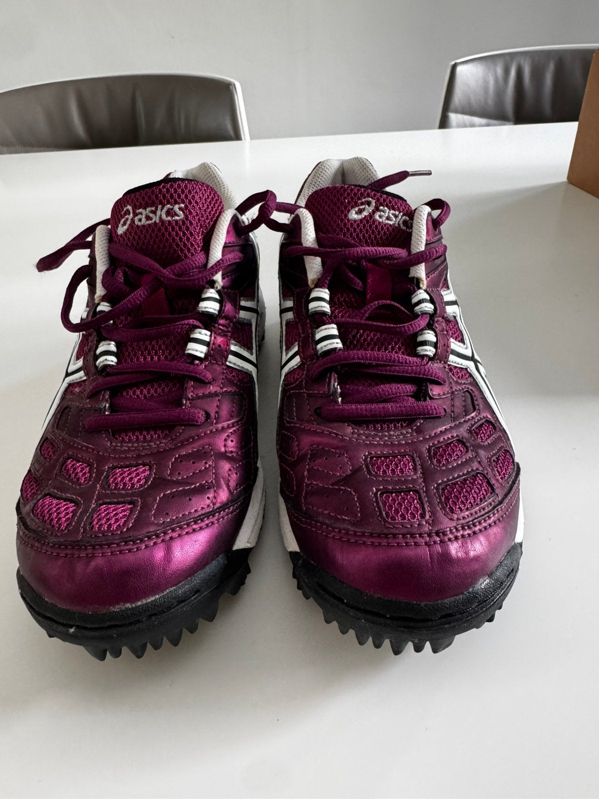 Hockeyschoenen Asics maat 40, Ophalen of Verzenden, Zo goed als nieuw, Schoenen