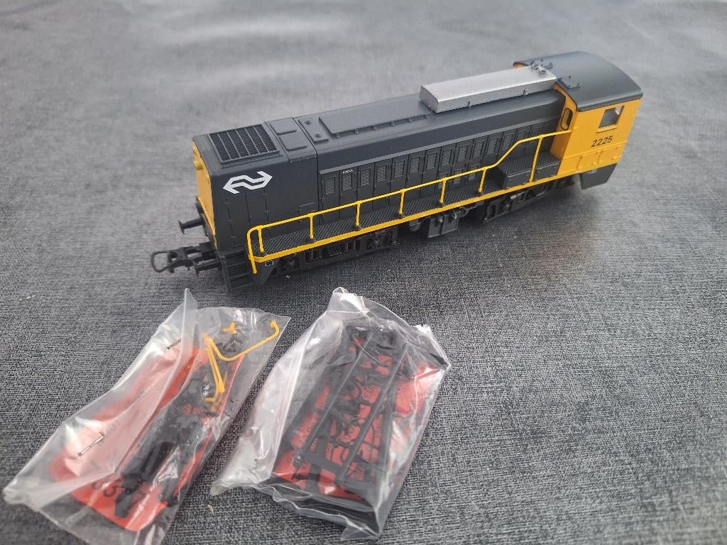 Roco ns 2200 gelijkstroom geel/grijs, Hobby en Vrije tijd, Modeltreinen | H0, Ophalen, Roco, Gelijkstroom, Locomotief
