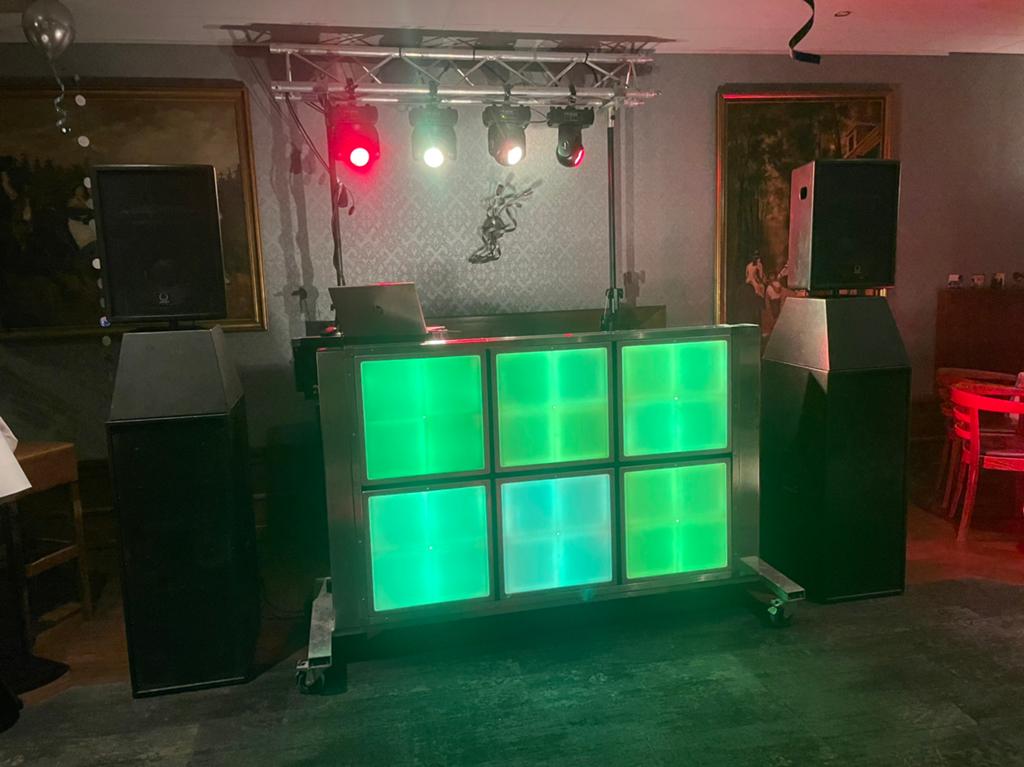 Eighteen sound dubbele subwoofers! 600watt rms, Muziek en Instrumenten, Ophalen of Verzenden, Zo goed als nieuw, Licht