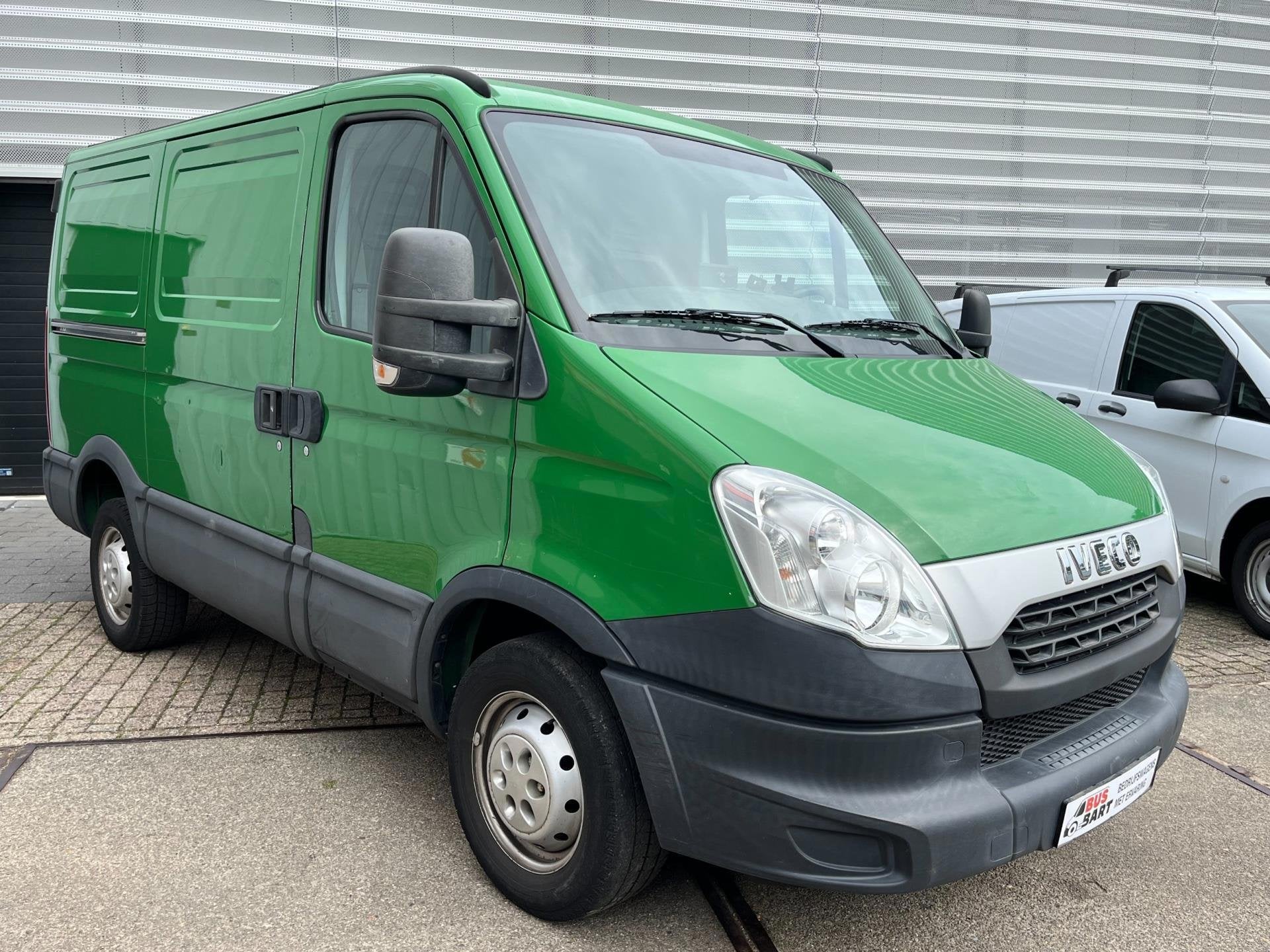 Iveco Daily 35S15V 300 145PK I NL-Auto I Camera I Trekhaak, 13 km/l, Gebruikt, Zwart, Iveco