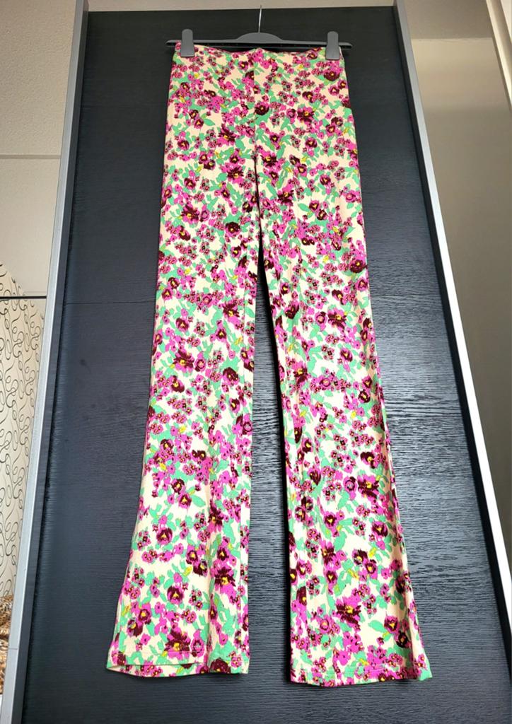 ICHI flared broek met bloemenprint Nieuw met kaartje!, Kleding | Dames, Nieuw, Ophalen of Verzenden, Maat 34 (XS) of kleiner, Lang