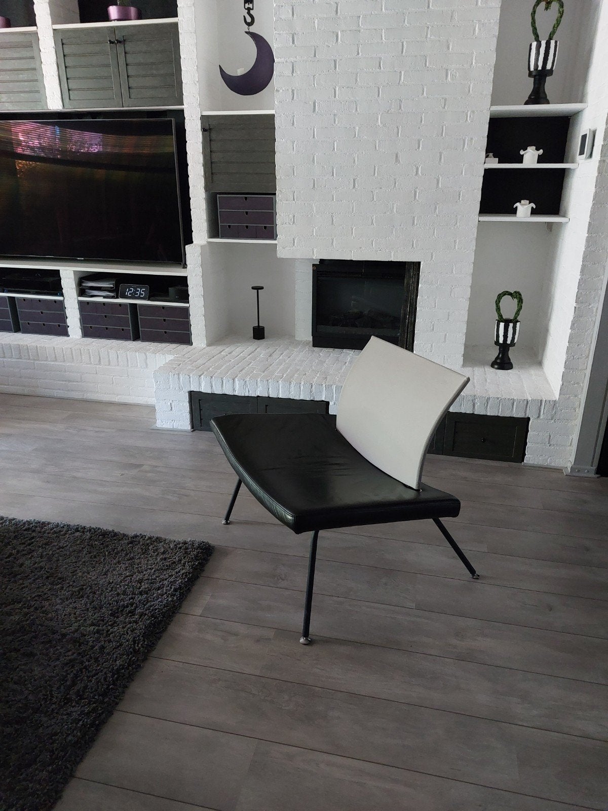 Design fauteuil zwart leder, stoffen grijze rugleuning, Ophalen of Verzenden, 75 tot 100 cm, 50 tot 75 cm