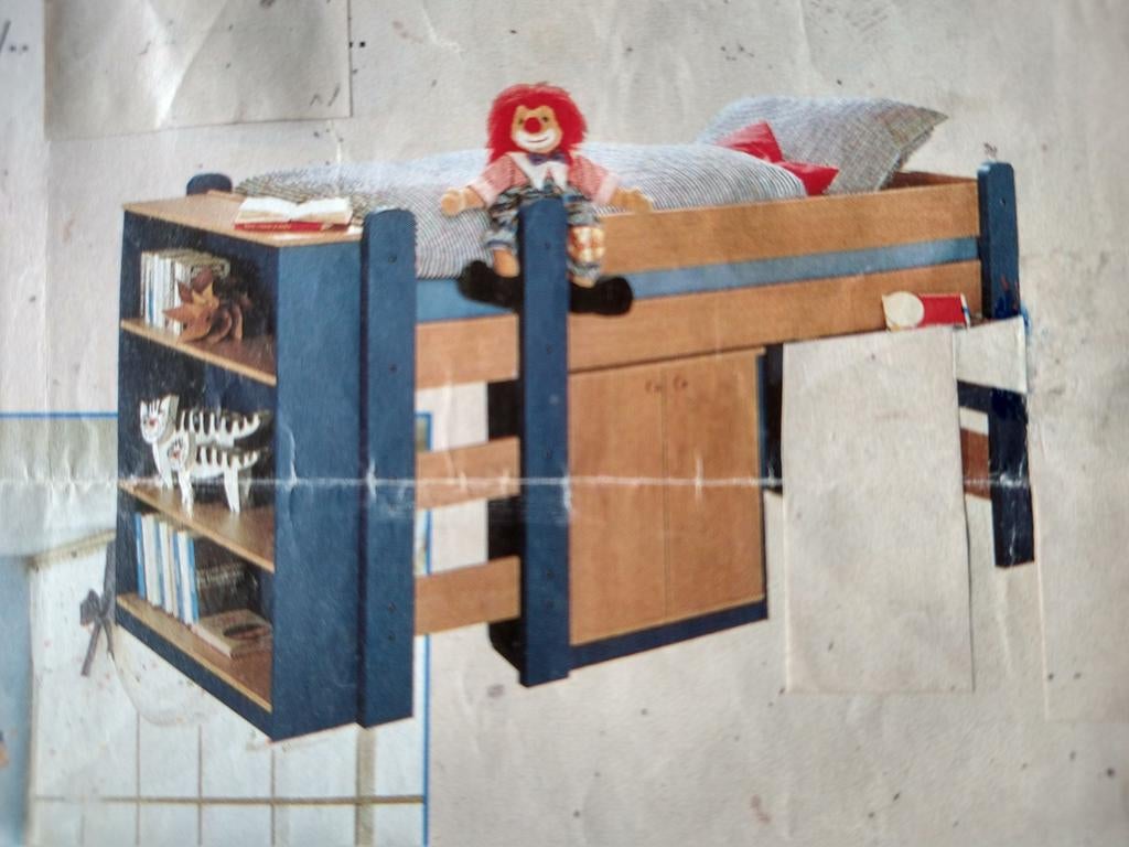 Kinderkamer: halfhoogslaper, boekenkast en 2-deurs kastje., Ophalen, Zo goed als nieuw, Eenpersoons