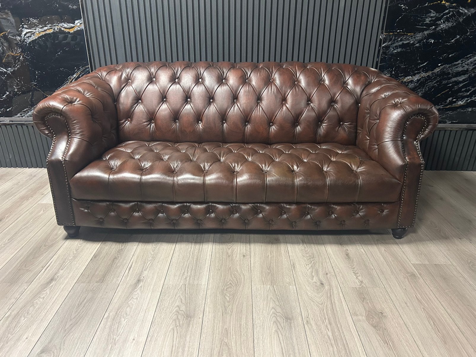 Orginele Chesterfield Lederen ( The Brand ) 3 Zits !!!!, Huis en Inrichting, Banken | Bankstellen, Ophalen of Verzenden, Zo goed als nieuw
