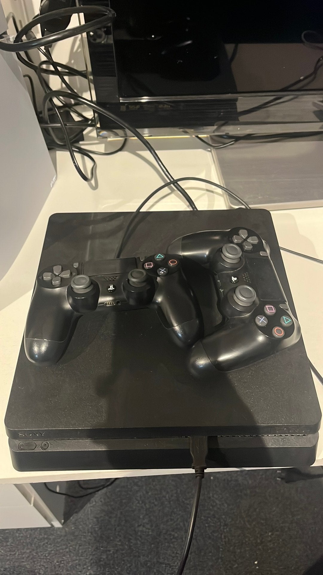 PlayStation 4 Slim met 2 controllers, Spelcomputers en Games, Spelcomputers | Sony PlayStation 4, Ophalen, Gebruikt, Met 2 controllers