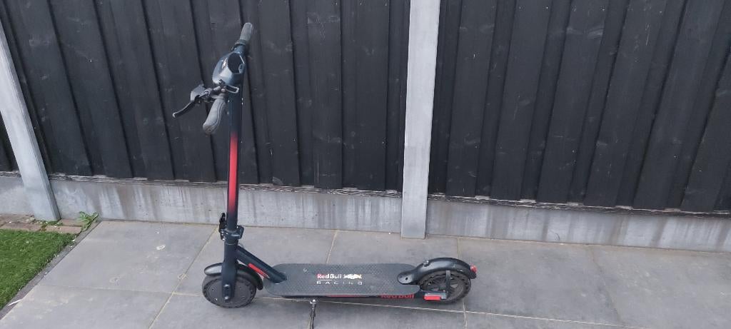 Red Bull elektrische step, Fietsen en Brommers, Ophalen of Verzenden, Gebruikt, Elektrische step (E-scooter), RedBull Racing