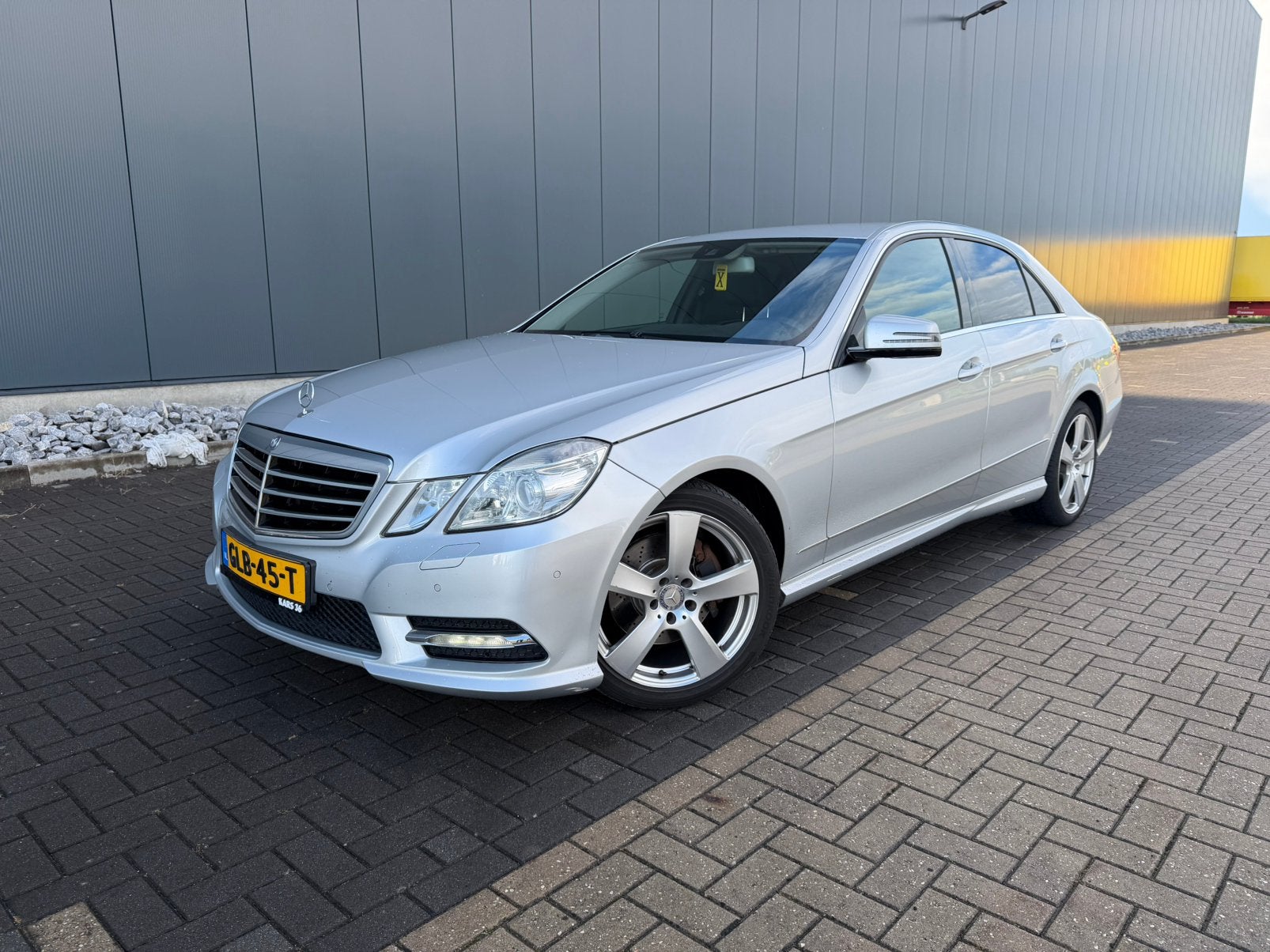 Mercedes E-Klasse E200 | Dealer Onderhouden | AMG | 7Traps, Auto's, Mercedes-Benz, Achterwielaandrijving, Zwart, 4 cilinders, 14 km/l