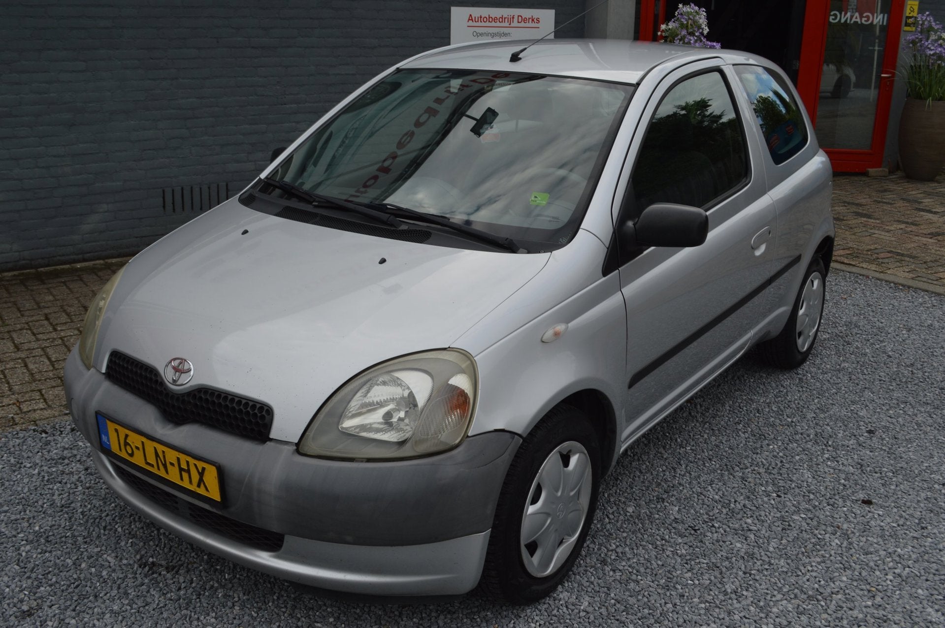 Toyota Yaris 1.0-16V VVT-i Stuurbekrachtiging Jaar APK, Auto's, Toyota, Voorwielaandrijving, Stof, Gebruikt, 4 cilinders