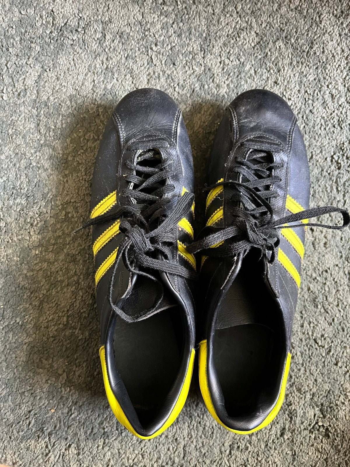 Vintage Adidas voetbalschoenen - Zwart/Geel, Ophalen of Verzenden, Gebruikt, Schoenen